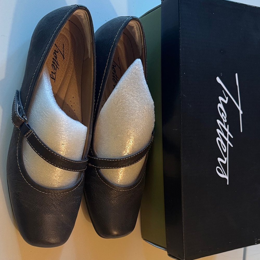 Trotters Simmy Mary Jane Flats